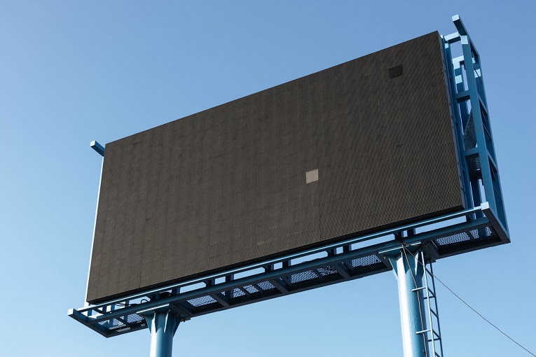 Billboard advertising adalah media iklan yang tengah berkembang.jpg
