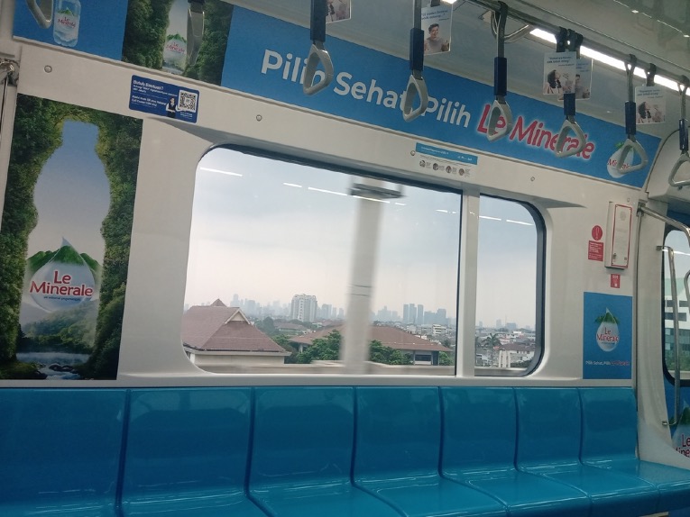 contoh iklan yang simpel di mrt.jpg