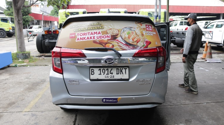 contoh iklan produk makanan di mobil.JPG