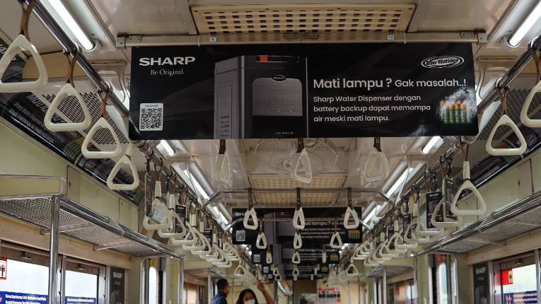 iklan sharp di kereta.JPG