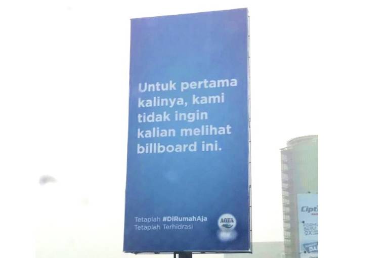 iklan aqua yang kreatif di billboard.jpg