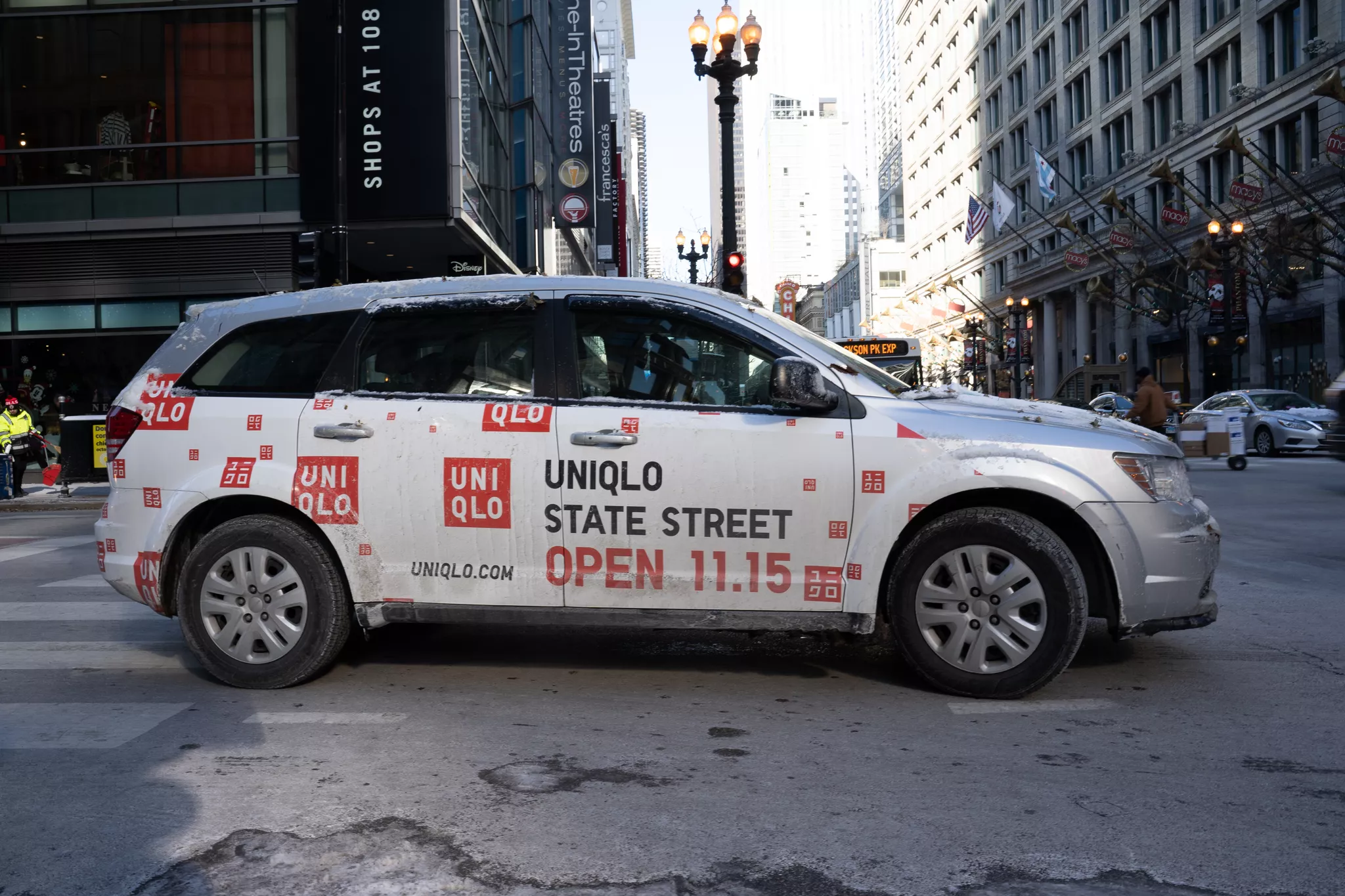 iklan uniqlo di Mobil.jpg