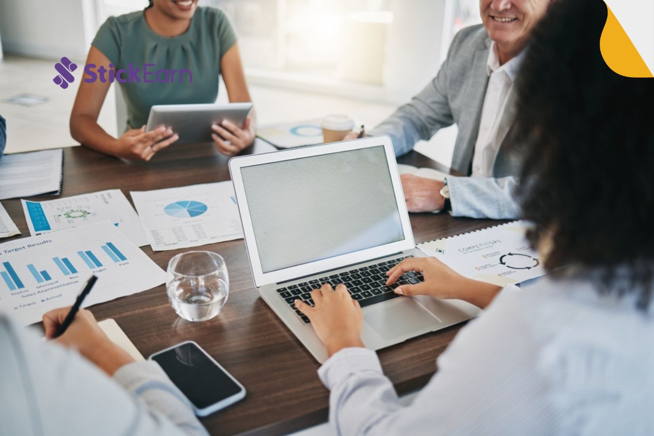 Kalau Anda berkutat di bidang digital, Anda wajib pahami istilah dalam digital advertising yang ada di sini! Mulai dari CPA dan lainnya.