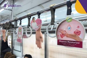Contoh Iklan Komersial di Train Advertising yang Unik