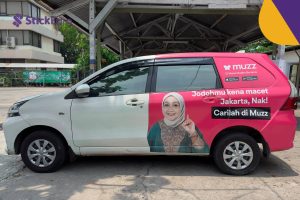 Cara Melepas Stiker di Kaca Mobil yang Aman