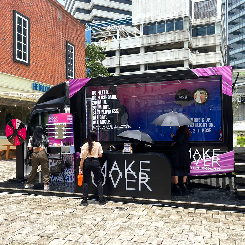 MakeOver membuat iklan yang interaktif di Mobile Showcase StickEarn. Ingin menjalankan kampanye serupa? Yuk, bekerjasama dengan StickEarn