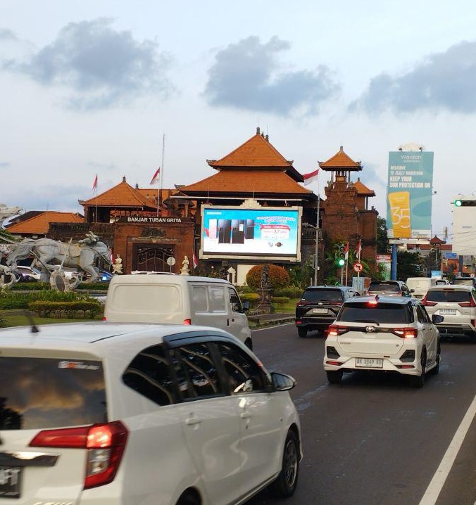 iklan Samsung di jalan menuju Bandara