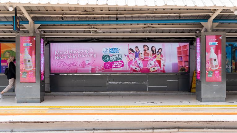Contoh nyata iklan di stasiun