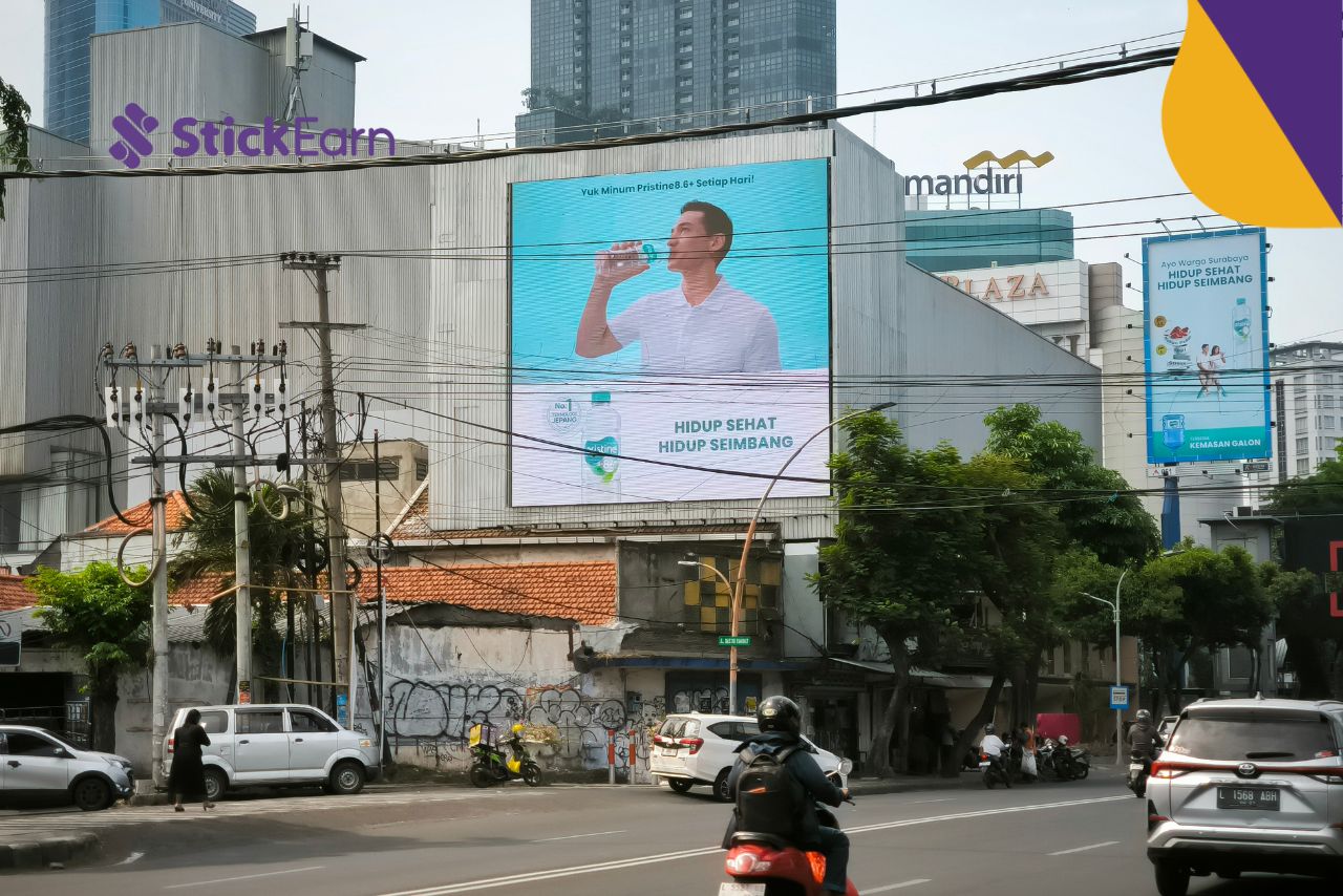 Anda ingin membuat produk yang efektif tanpa boros biaya? Simak strategi memaksimalkan anggaran iklan produk secara efektif di sini.