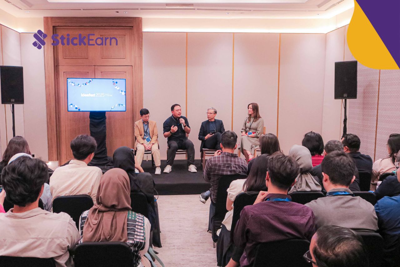 StickEarn kembali hadir di IDEAFEST 2025 dengan diwakili Garry Limanata (CO-Founder dan COO StickEarn) yang membahas tentang ruang ketiga.