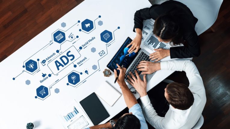 Pengertian iklan pemberitahuan