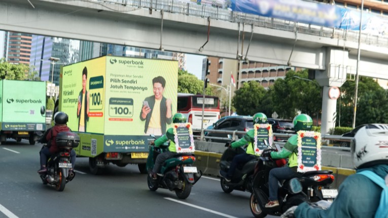 Contoh iklan perbankan di OOH